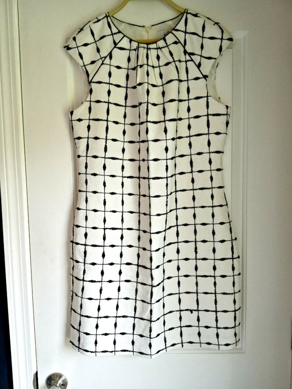 NWOT! BELLE BADGLEY MISCHKA White & Black GRID SHEATH DRESS